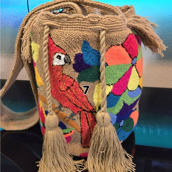 Handcrafted bags made by the Wayuu people - Picture 8 of 9